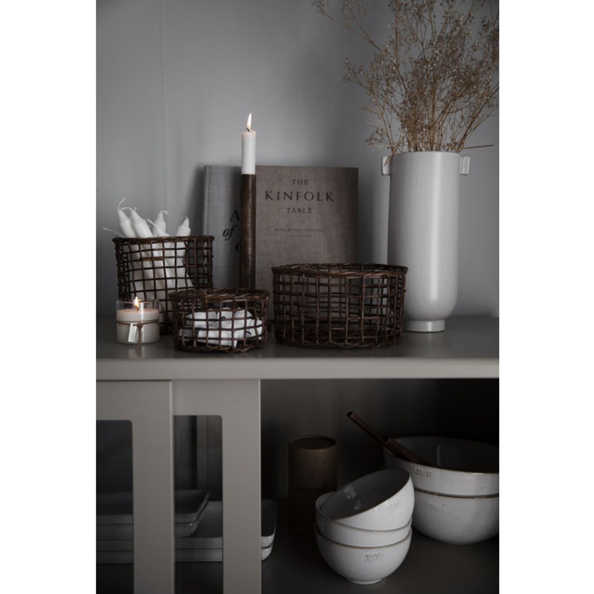Lysestake i mørkt tre, H:20